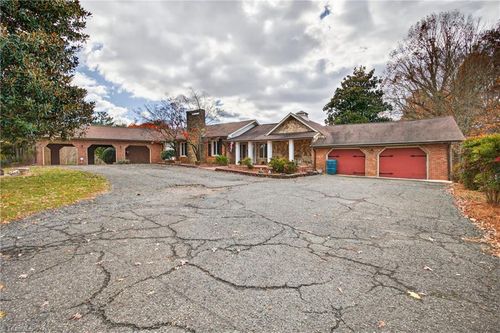 950 Dodson Mill Rd, Pilot Mountain, NC, 27041-9372 | Card Image