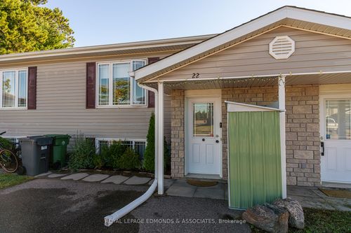 22 Renfrew St, Petawawa, ON, K8H0A5 | Card Image