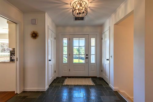 693 Long View Dr, Manchester, VT, 05254-4128 | Card Image