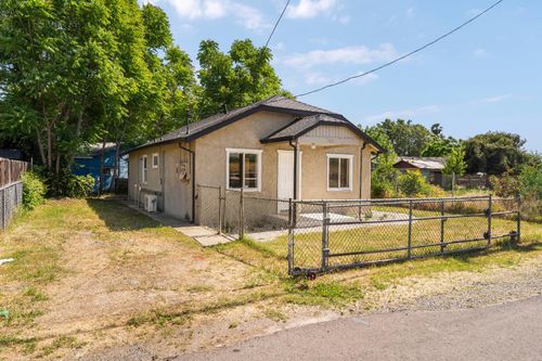 760 Sycamore Ave, Olivehurst, CA, 95961-6638 | Card Image