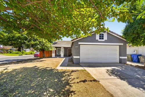5529 W Norwich Ave, Fresno, CA, 93722-3743 | Card Image