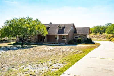 407 House Avenue, House other with 3 bedrooms, 2 bathrooms and null parking in Sandia TX | Image 1