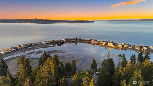 10220 Ne Lafayette Ave, Bainbridge Island, WA, 98110-4124 | Card Image