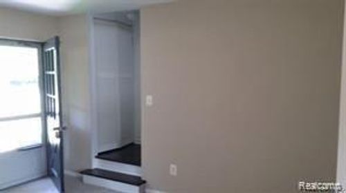 3224 Shenandoah Dr, Royal Oak, MI, 48073-3068 | Card Image