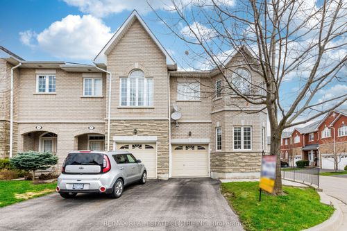 85-470 Faith Dr, Mississauga, ON, L5R4E9 | Card Image