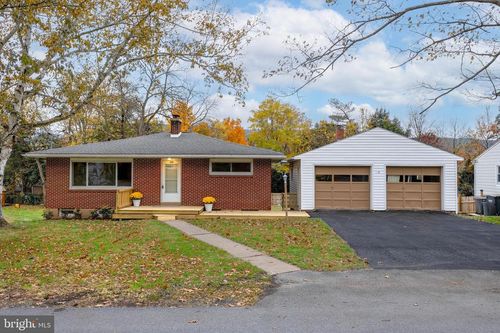 328 Lamp Post Ln, BOALSBURG, PA, 16827-1218 | Card Image