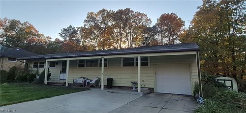 7096 Oak Ln, Seven Hills, OH, 44131-4528 | Card Image
