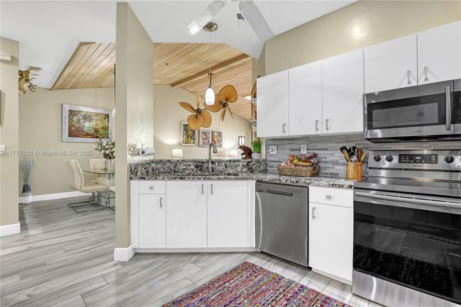 APT-13 - 6121 Se Landing Way, Condo with 3 bedrooms, 2 bathrooms and null parking in Stuart FL | Image 18