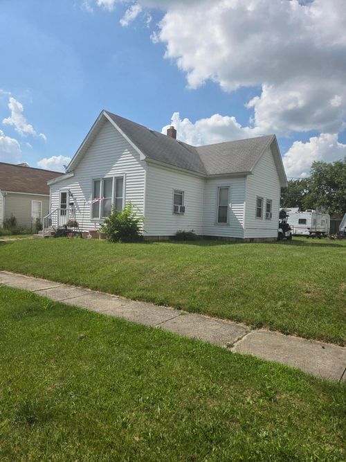 926 Hendricks Ave, Saint Marys, OH, 45885-1950 | Card Image