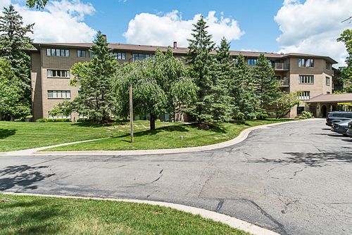 408-4040 Greenleaf Cir, Kalamazoo, MI, 49008-2582 | Card Image