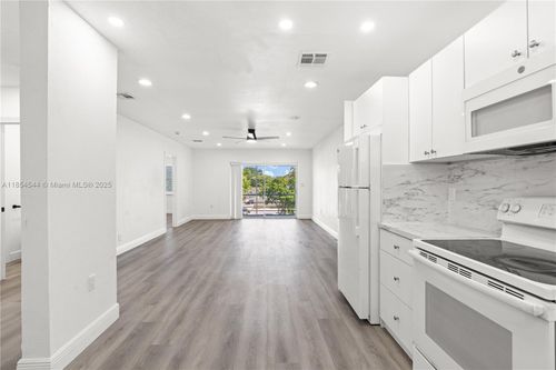apt-302-1400 Ne 57th Ct, Fort Lauderdale, FL, 33334-6150 | Card Image