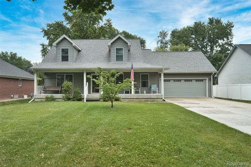 38524 Pineridge St, Harrison Township, MI, 48045-3498 | Card Image