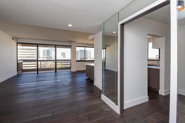 UNIT-1106 - 49 Briar Hollow Ln, Condo with 2 bedrooms, 2 bathrooms and 2 parking in Houston TX | Image 7