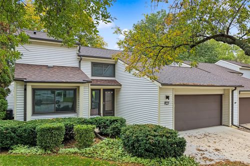 2313 Linda Cir, Urbandale, IA, 50322-5206 | Card Image
