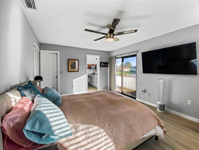 5744 Augusta Cir, House other with 3 bedrooms, 2 bathrooms and null parking in Sarasota FL | Image 9
