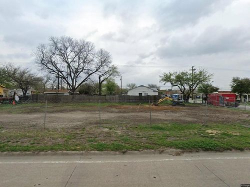 129 W Avenue B, Garland, TX, 75040-6439 | Card Image