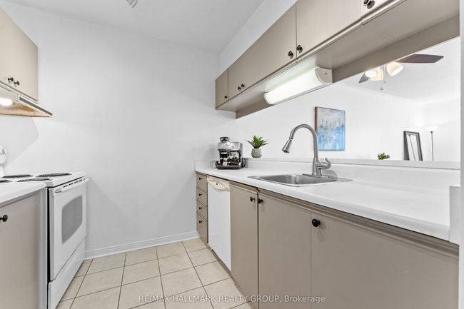 104 - 1099 Cadboro Rd, Condo with 2 bedrooms, 1 bathrooms and 1 parking in Gloucester ON | Image 11