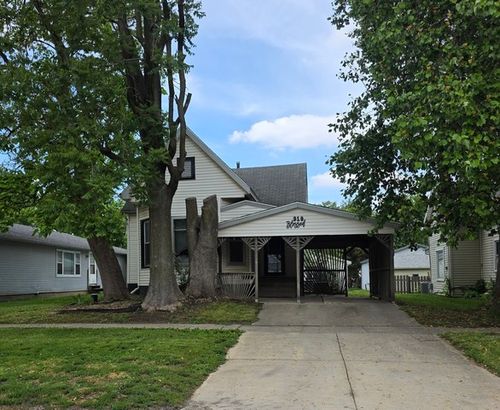 919 Johnson St, Clinton, IL, 61727-1521 | Card Image