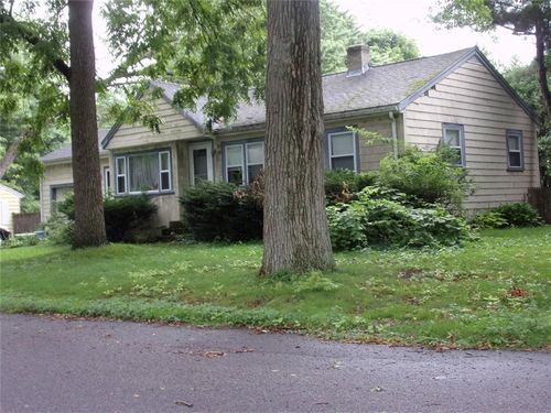 3 Greenville Dr, Barrington, RI, 02806-1217 | Card Image