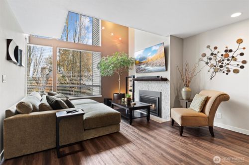 h127-7250 Old Redmond Rd, Redmond, WA, 98052-6840 | Card Image