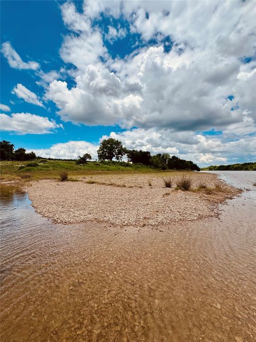 2017 River Shoals Rd, Mineral Wells, TX, 76067-1880 | Card Image