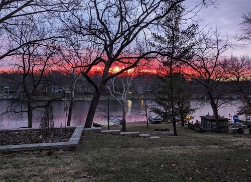 8219 Nw Hillside Dr, Weatherby Lake, MO, 64152-1630 | Card Image