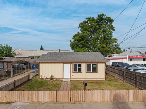 145 S Magnolia Ave, Farmersville, CA, 93223-1903 | Card Image
