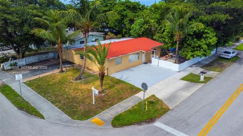 11 Ne 21st St, Pompano Beach, FL, 33060-4930 | Card Image