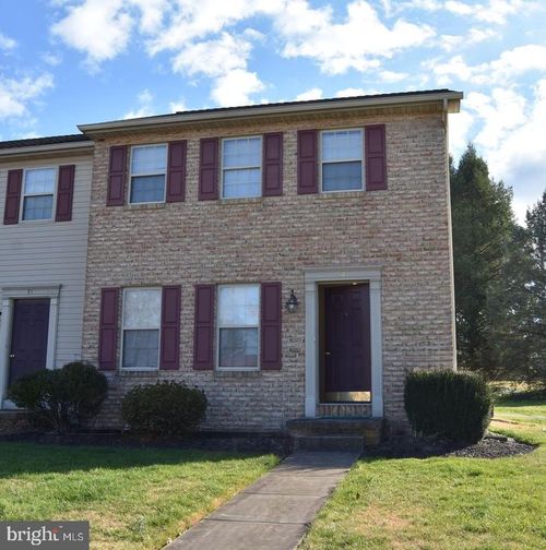 11 N Fifth Street, MOUNT WOLF, PA, 17347 | Card Image