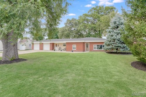 221 4th Ave, Edwardsville, IL, 62025-2565 | Card Image