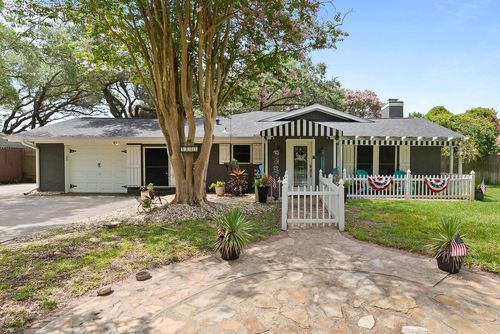 1105 S Paisano Dr, Rockport, TX, 78382-3219 | Card Image