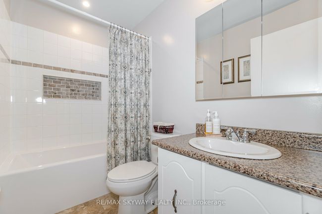 13 Mcgillivary Cres, House other with 4 bedrooms, 3 bathrooms and 4 parking in Brampton ON | Image 25