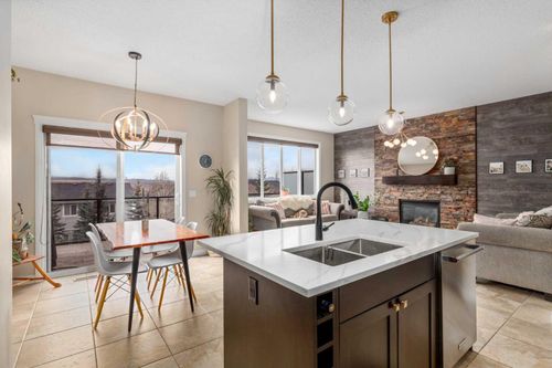 40 Heritage Hill, Cochrane, AB, T4C0L4 | Card Image