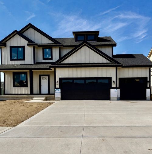 4656 177th St, Waukee, IA, 50263-6411 | Card Image