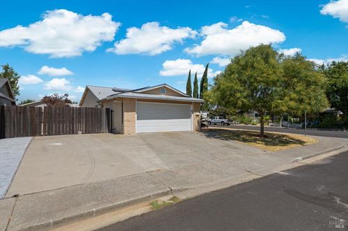 300 Ponderosa Drive, Vacaville, CA, 95687 | Card Image