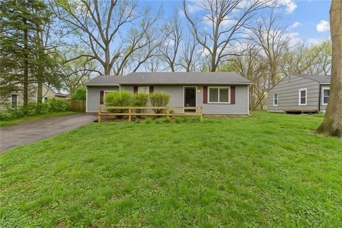 8610 James A Reed Rd, Raytown, MO, 64138-3063 | Card Image