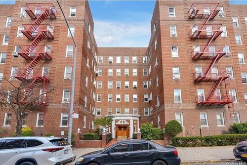 c18-63 Saunders St, Rego Park, NY, 11374 | Card Image