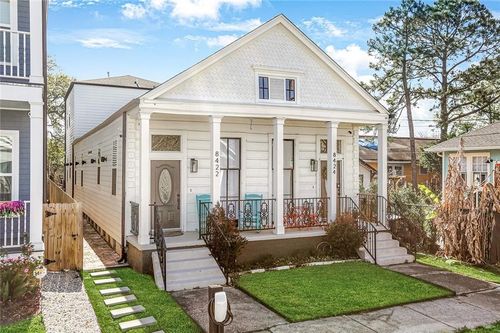 b-8422 Hickory St, New Orleans, LA, 70118-2142 | Card Image