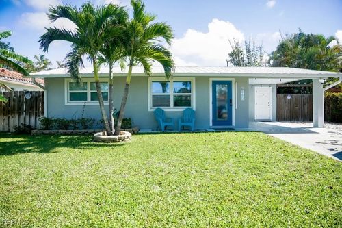 560 E Valley Dr, BONITA SPRINGS, FL, 34134-7431 | Card Image