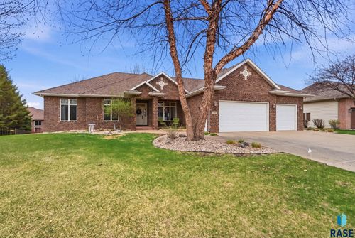 5801 S Copperhead Dr, Sioux Falls, SD, 57108-2031 | Card Image