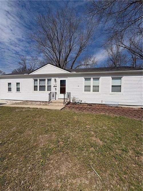 302 W 28th St N, Independence, MO, 64050-1224 | Card Image