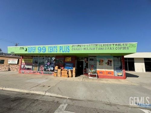 1424 Crestmont Dr, Bakersfield, CA, 93306-4201 | Card Image