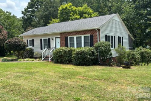 1404 23rd Ave Ne, Hickory, NC, 28601-1630 | Card Image