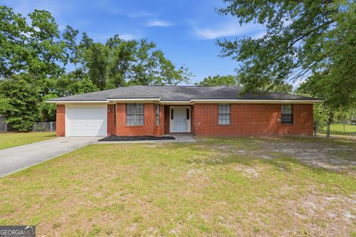 39 Henry Ln, Hinesville, GA, 31313-8114 | Card Image