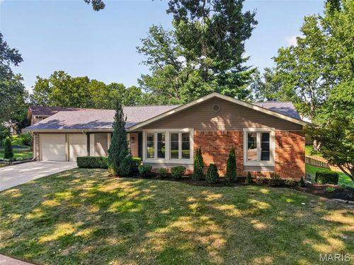 15261 Kempwood Dr, Chesterfield, MO, 63017-7463 | Card Image