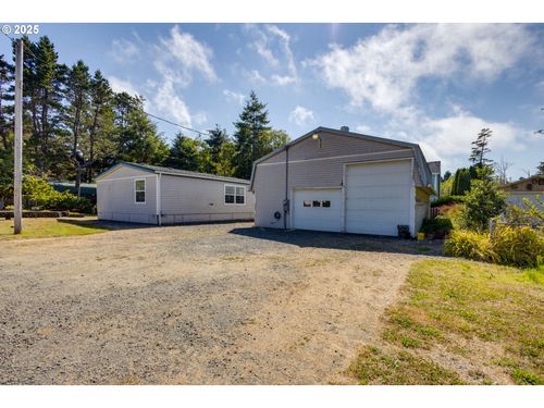 977 S Harbor St, Rockaway Beach, OR, 97136-9744 | Card Image