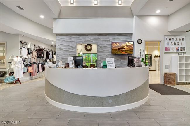 View of welcome area in lobby area | Image 46