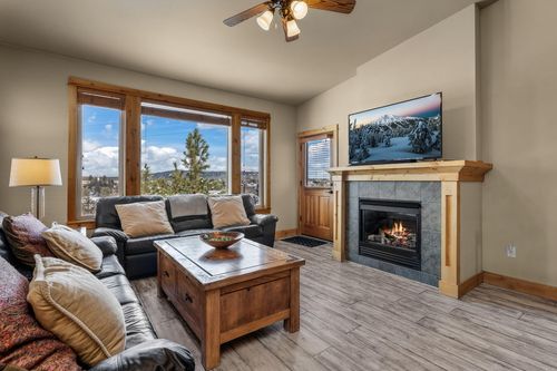863 Sw Blakely Rd, Bend, OR, 97702-3386 | Card Image