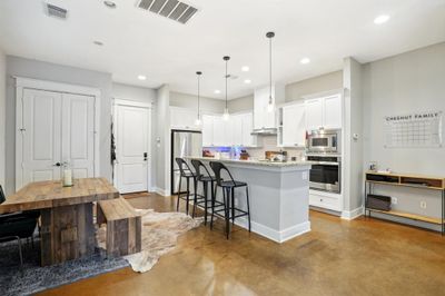 Kitchen/dining combo | Image 3