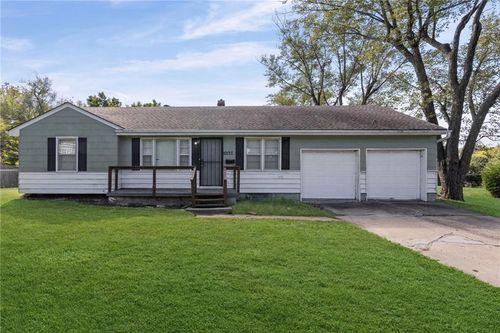 10137 E 80th St, Raytown, MO, 64138-2165 | Card Image